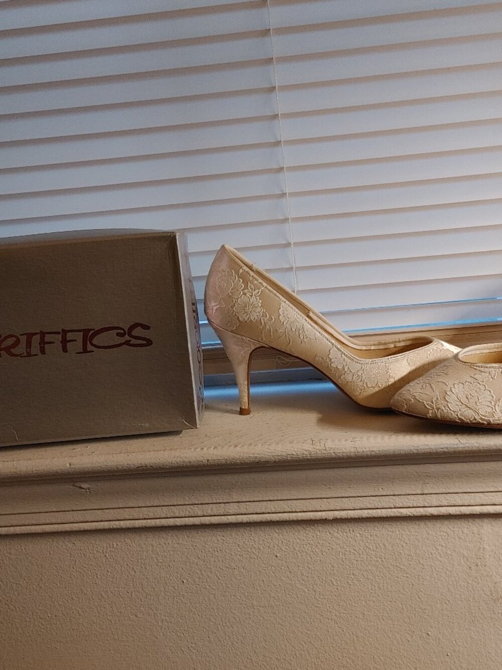 BRIDAL Colorifics Vintage (1987) Bridal Shoes 9.5 Medium - Picture 6 of 6